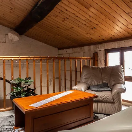 Tandem Apartment *